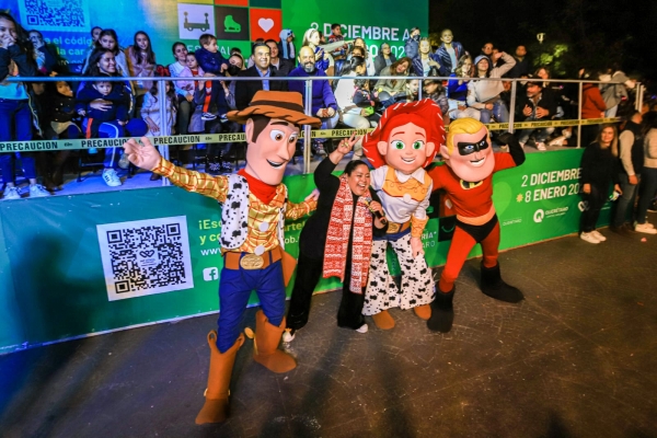 Más de 60 mil personas en el Mega Desfile de la Alegría