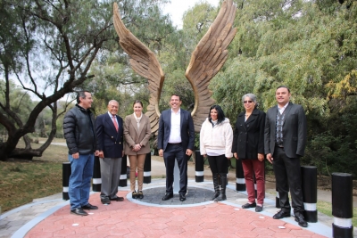 Colocan escultura Alas en San Juan del Río