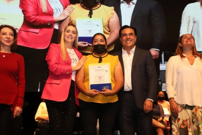 Luis Nava y Arahí Domínguez relanzan el programa "Con Ellas”