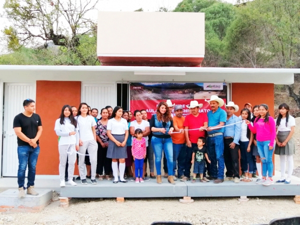 Reciben Estudiantes Aula para Telebachillerato