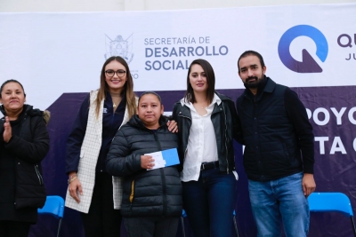 Entregan de tarjetas del programa social "Contigo" a mujeres ezequielmontenses