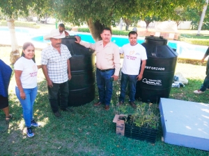 Entregan apoyos a familias jalpenses