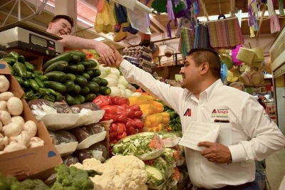 Visita Arteaga mercados de Tequis