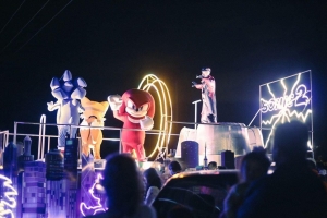 Ante 15 mil asistentes en Tequisquiapan se presentó Mega Desfile Navideño