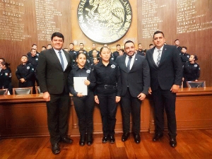 Se gradúan dos oficiales de la policía de San Joaquín