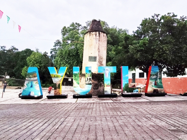 Develan Letras Monumentales en Ayutla