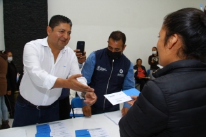 Entregan tarjeta "Contigo" que beneficia a mujeres de Cadereyta