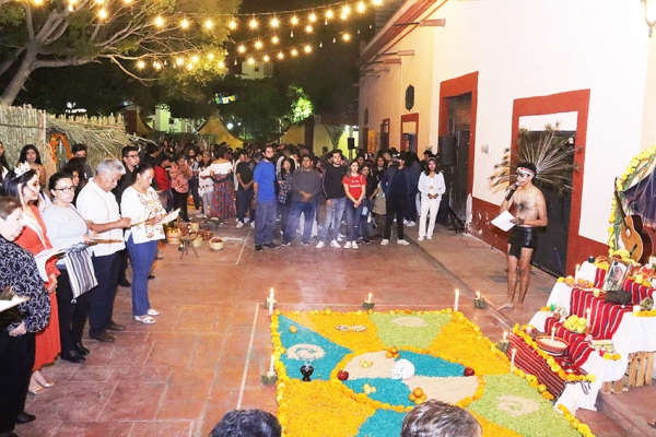 Altar Otomí gana concurso de altares ofrenda