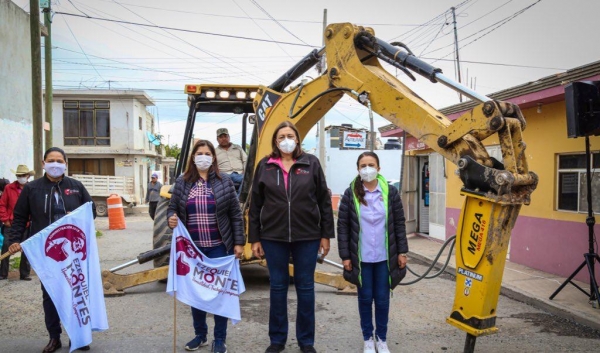 #EzequielMontes | Elvia Montes da arranque de obra de rehabilitación en la calle Francisco Villa.